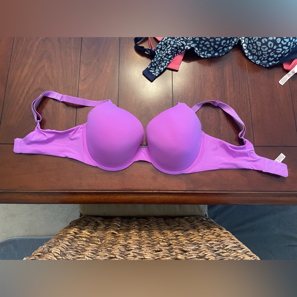 Victoria’s Secret tshirt lightly lined full coverage bra NWOT